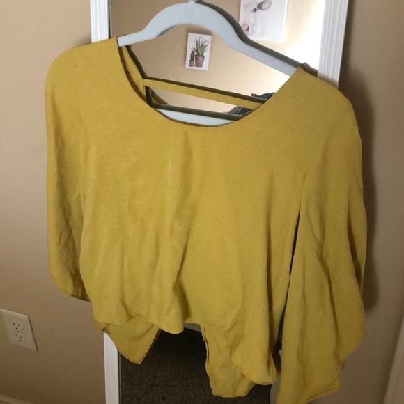 Open back, crop top - Picture 1 of 2